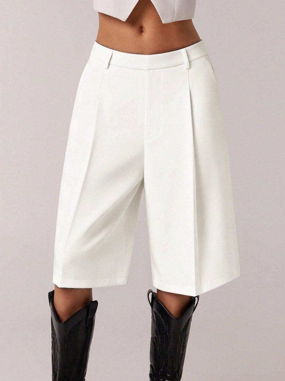 White Casual Women's Bermuda Shorts With Zipper Detail - Picture 5 of 7